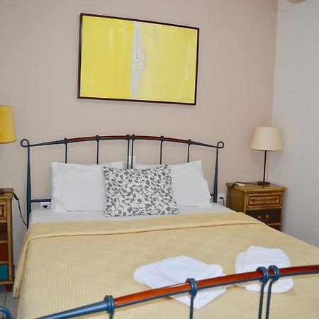 Troumpas Family Rooms & Apartments Leonidio Bagian luar foto