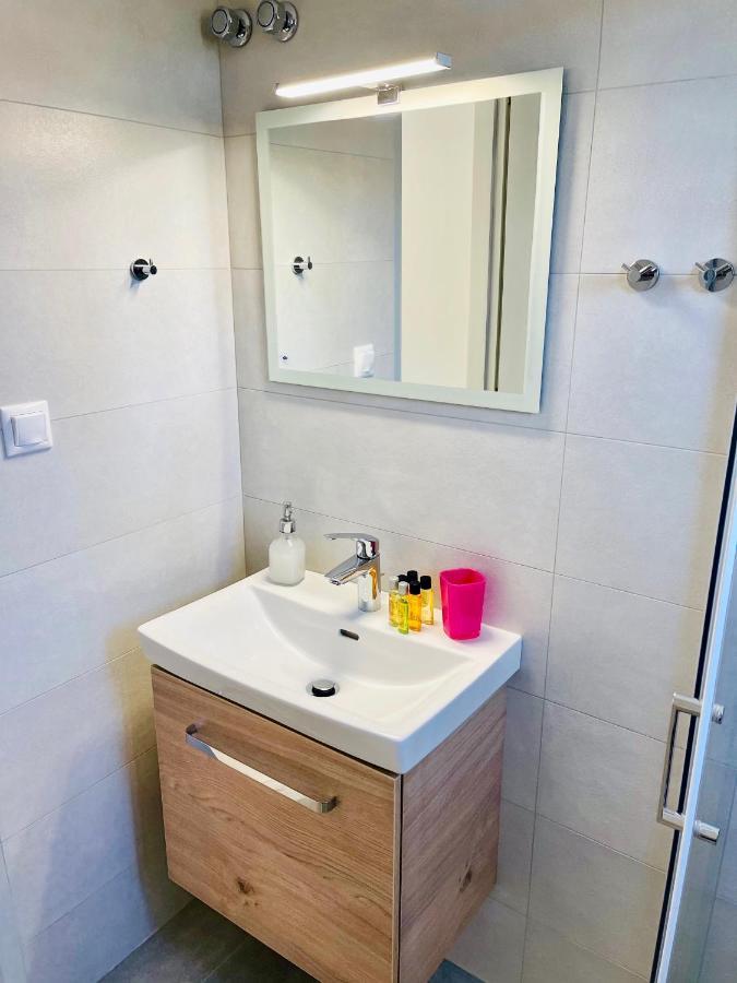 Troumpas Family Rooms & Apartments Leonidio Bagian luar foto