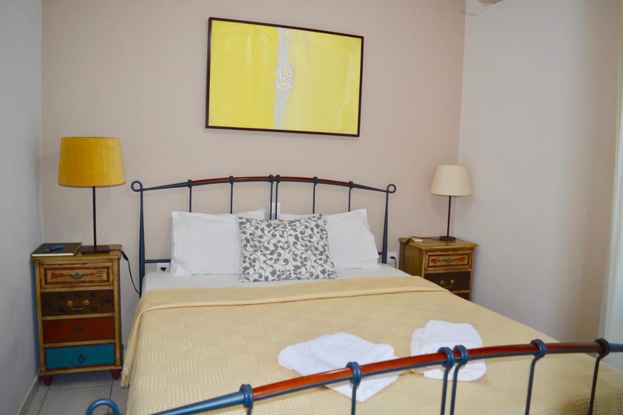 Troumpas Family Rooms & Apartments Leonidio Bagian luar foto