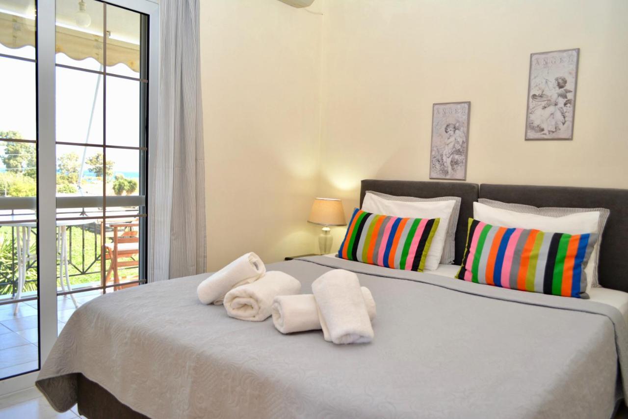 Troumpas Family Rooms & Apartments Leonidio Bagian luar foto