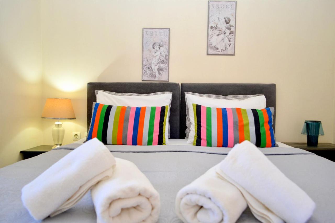Troumpas Family Rooms & Apartments Leonidio Bagian luar foto