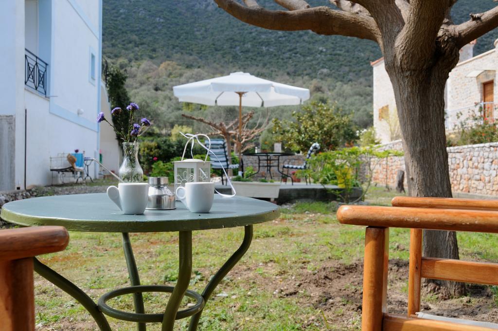 Troumpas Family Rooms & Apartments Leonidio Bagian luar foto